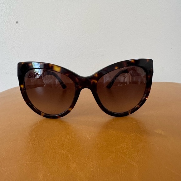 Dolce & Gabbana Cat-Eye Gradient Brown Sunglasses With Golden Filigree‎ Arms - Picture 2 of 16